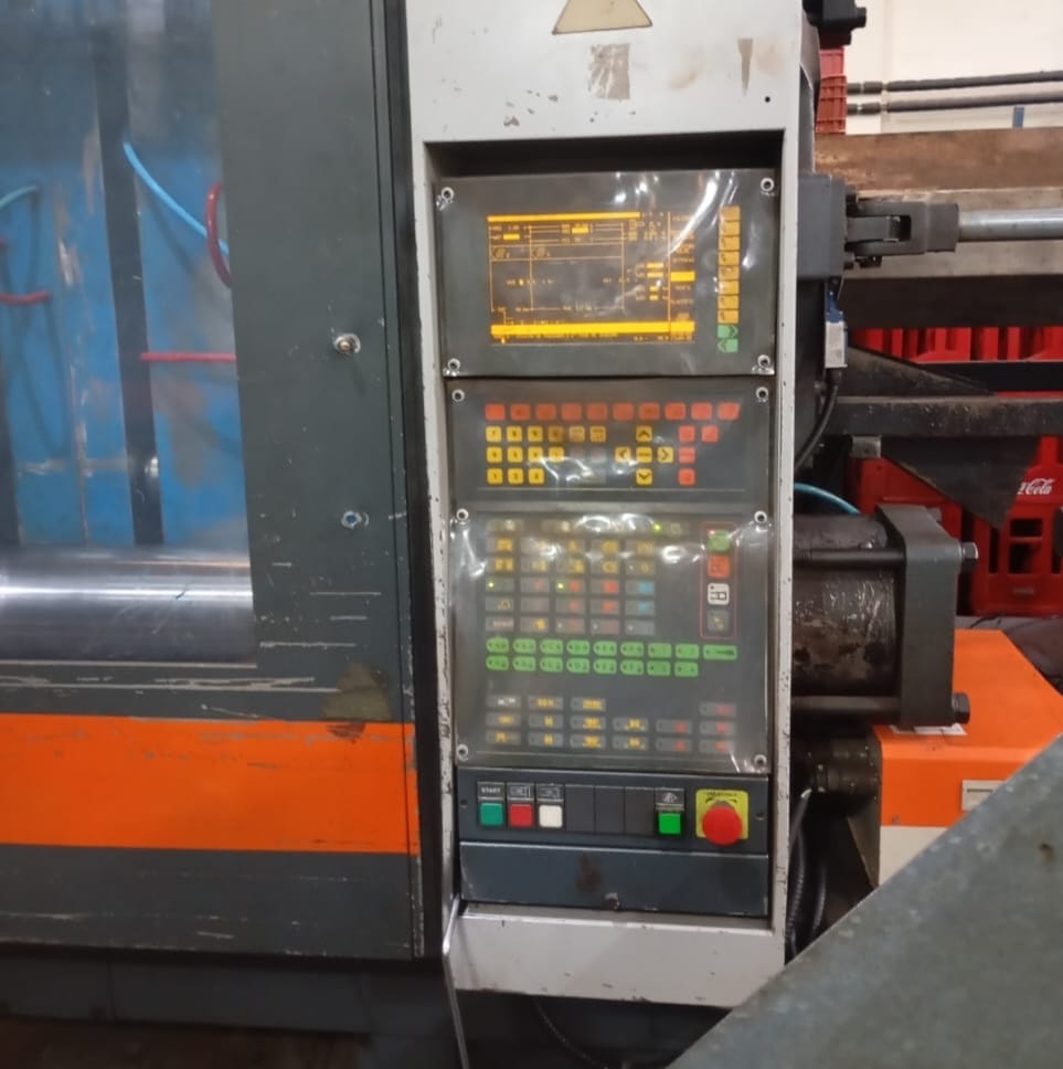 Injetora Sandretto 820